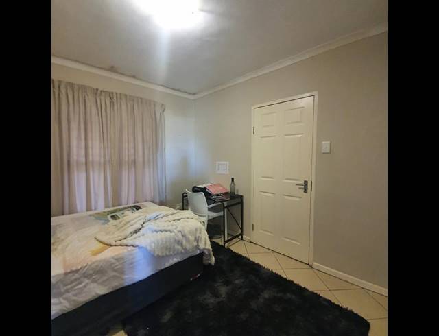 2 BEDROOM PROPERTY TO RENT IN OATLANDS